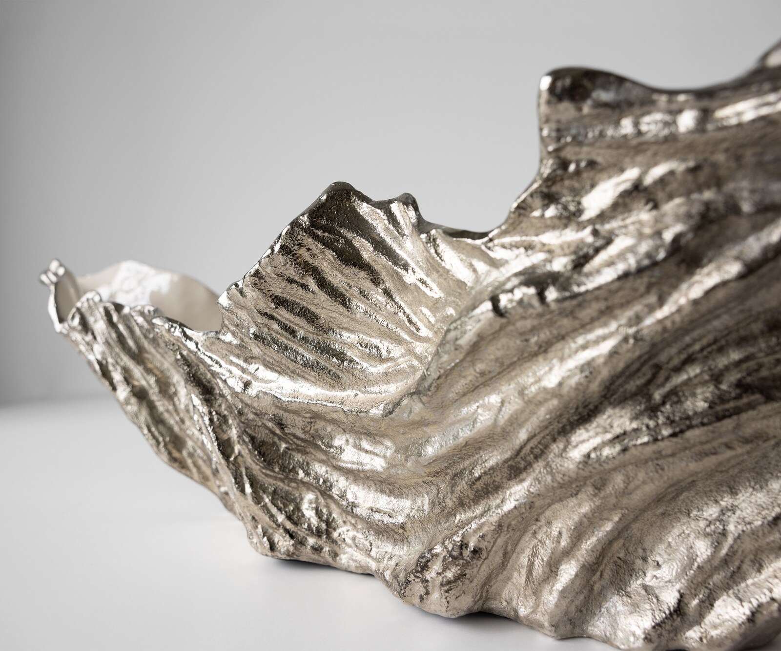 Misa Maris dł. 78 x szer. 24 x wys. 38 cm aluminium Platin Opal ręcznie robiona 2
