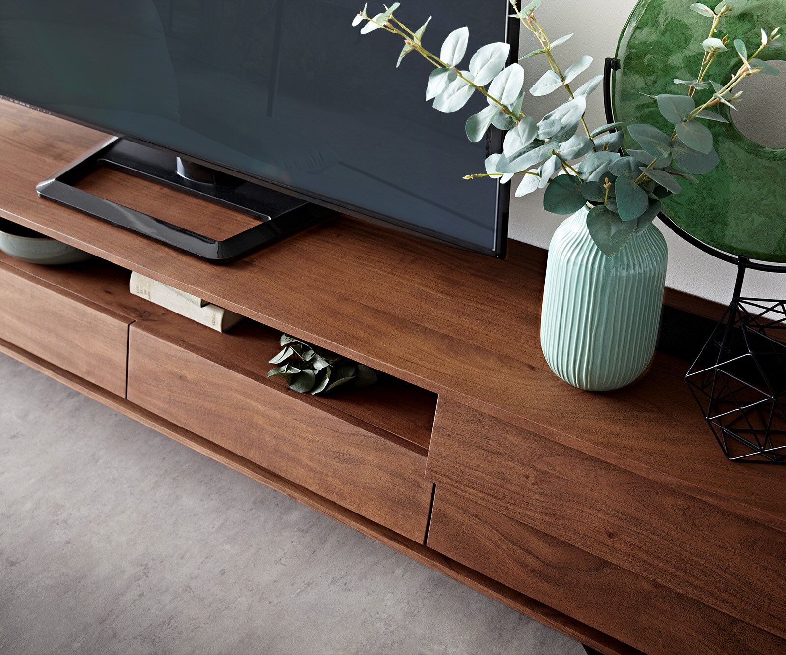 Szafka RTV Eloi 240x35 cm akacja brązowa 2 drzwi 2 szuflady nóżki V czarne 4
