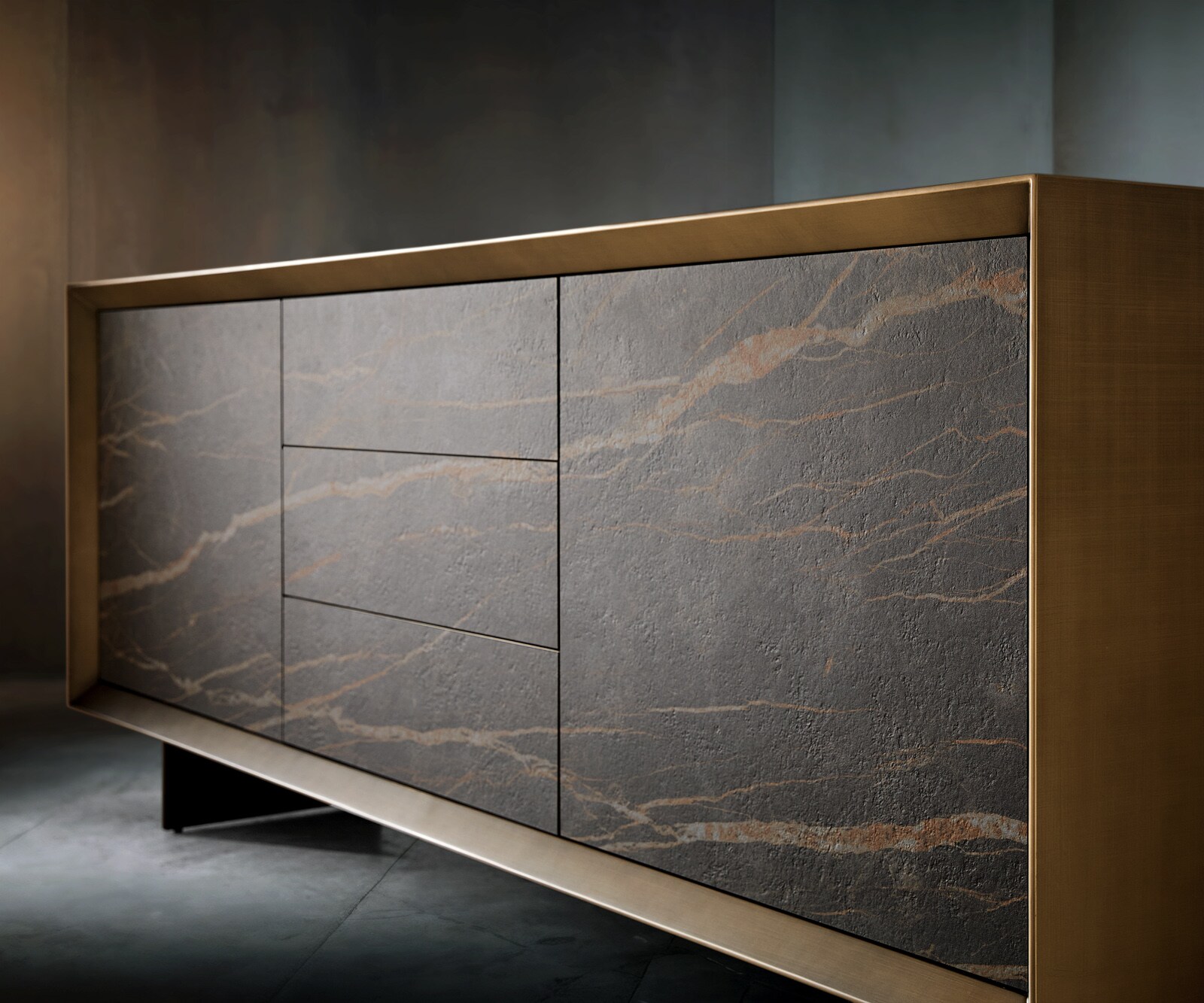 Komoda Yori 200 cm metaliczny złoty 2 drzwi 3 szuflady nóżki wąskie metal czarny ceramika Laminam® Noir Desir brązowy 1