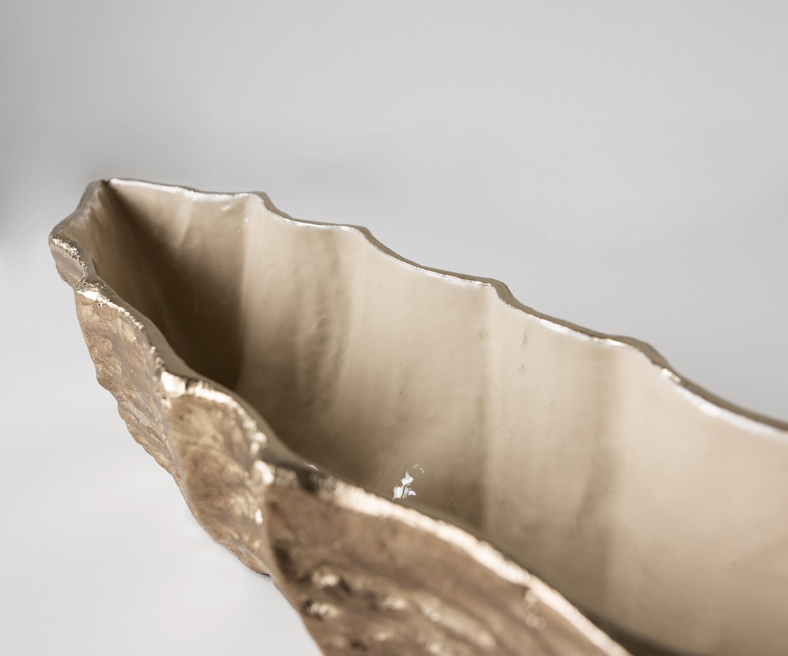 Misa Riffa dł. 70 x szer. 16 x wys. 15 cm aluminium Champagner Ivory ręcznie robiona 2