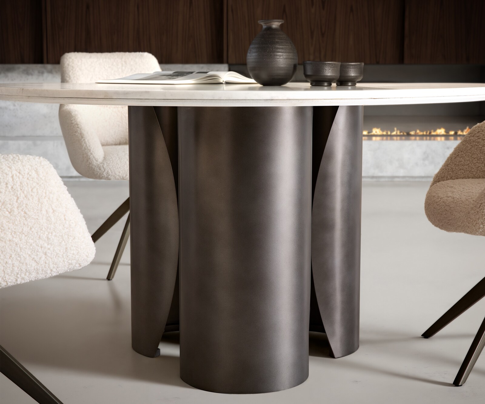 Stół do jadalni Adenza okrągły 140x140 cm marmur biały metal wykończenie Black Antique 3