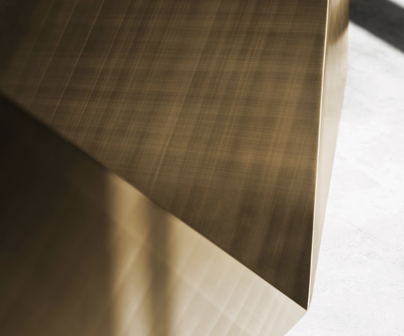 Stół do jadalni Edge 300x100 cm ceramika Onyx Pearl rama Prisma metaliczny złoty 8