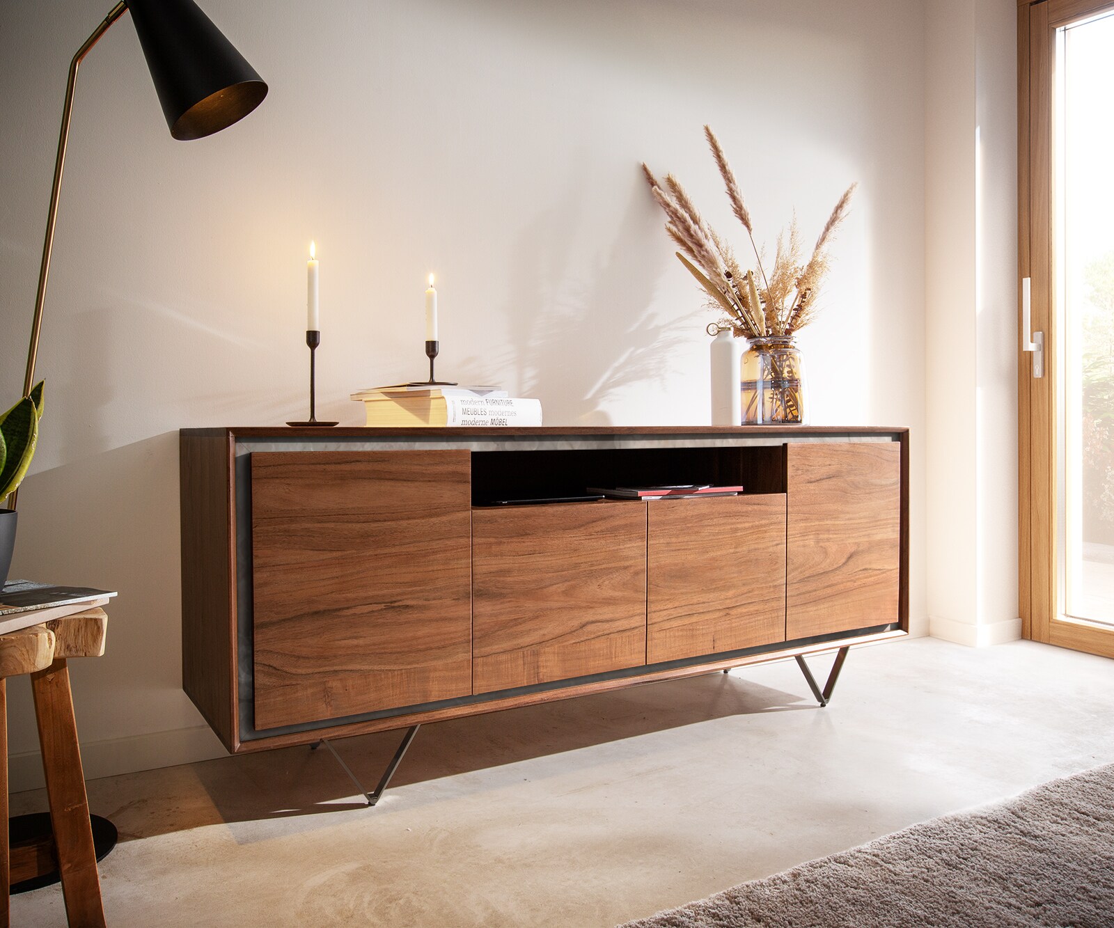 Komoda Stonegrace 175 cm akacja brązowa fornir kamienny 4 drzwi 1 przegroda nóżki V czarne 1