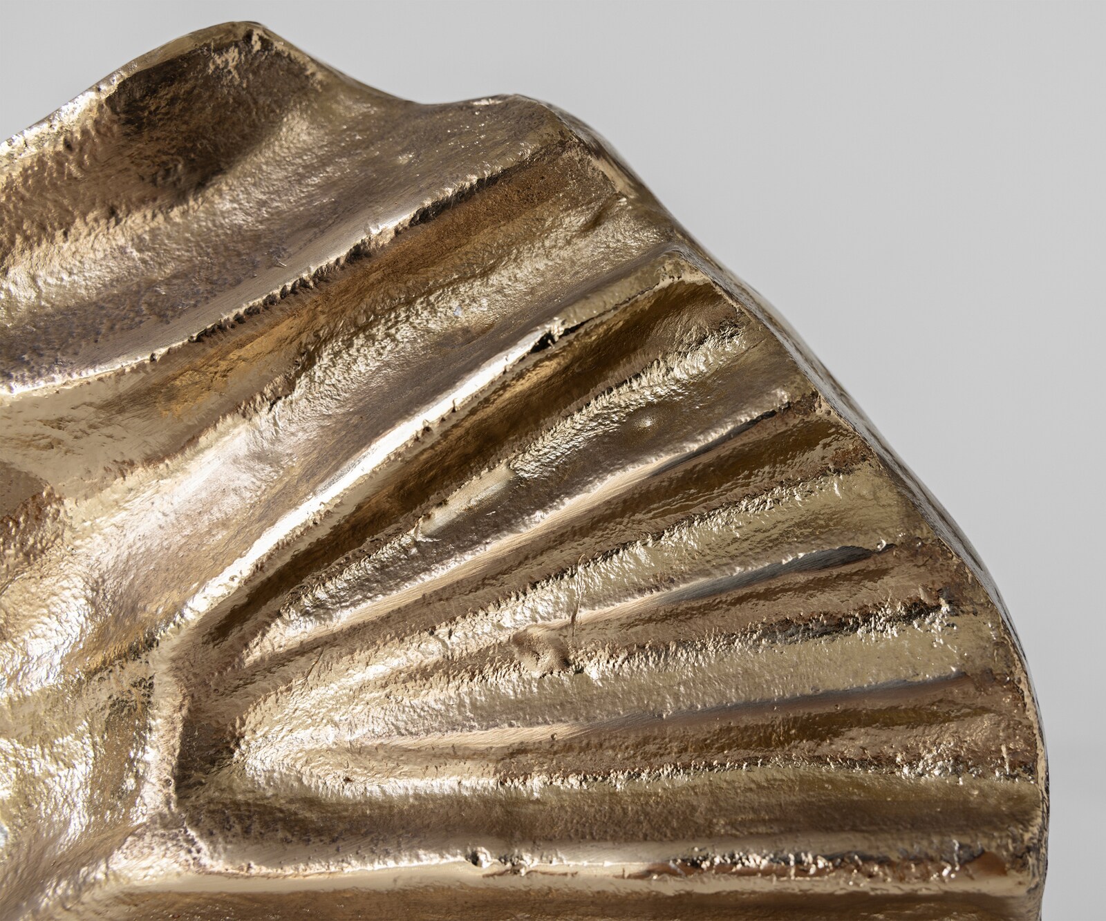 Waza dekoracyjna Nerina dł. 47 x szer. 18 x wys. 42 cm aluminium Champagner ręcznie robiona 7