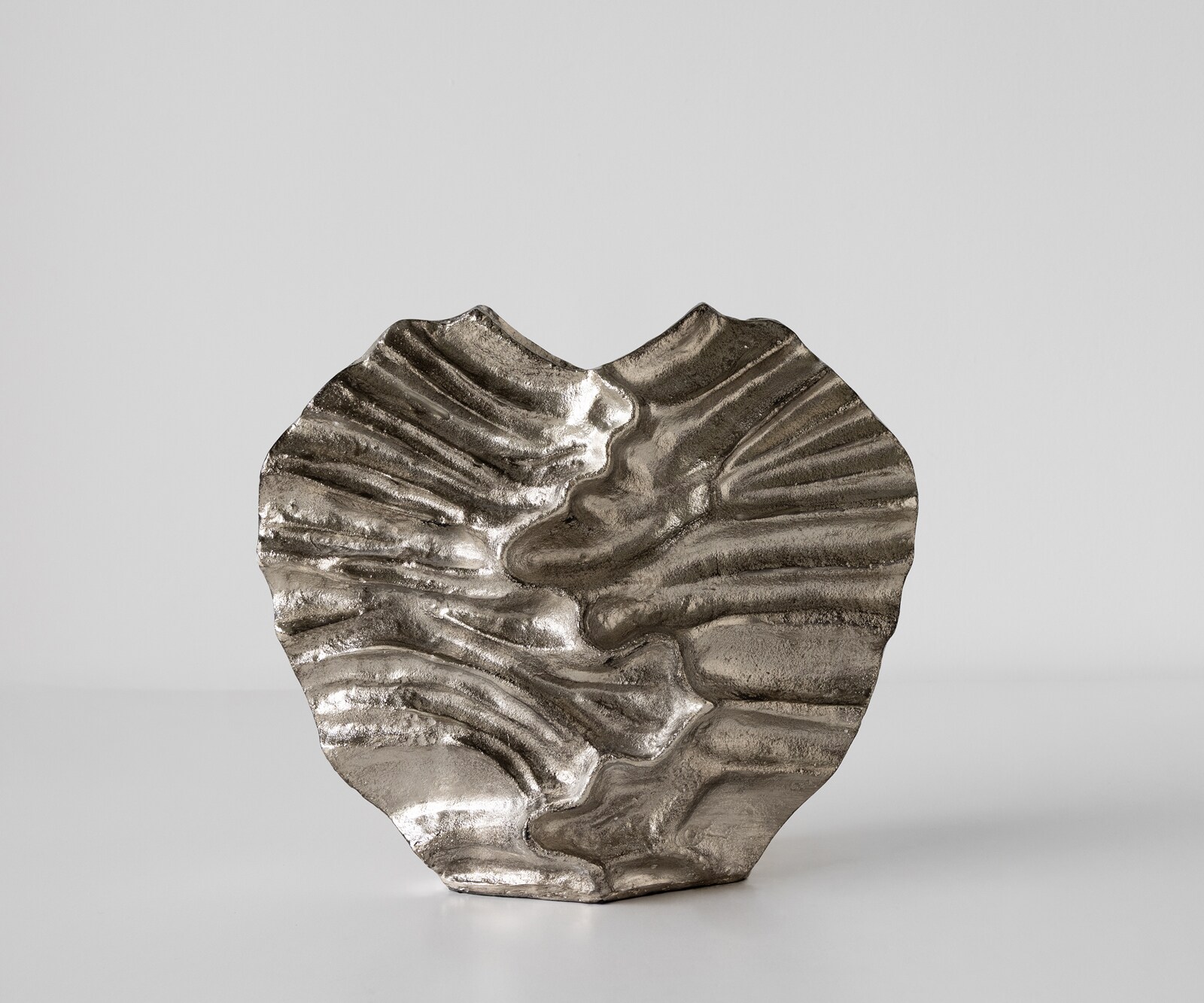Waza dekoracyjna Nerina dł. 47 x szer. 18 x wys. 42 cm aluminium Platin ręcznie robiona 1