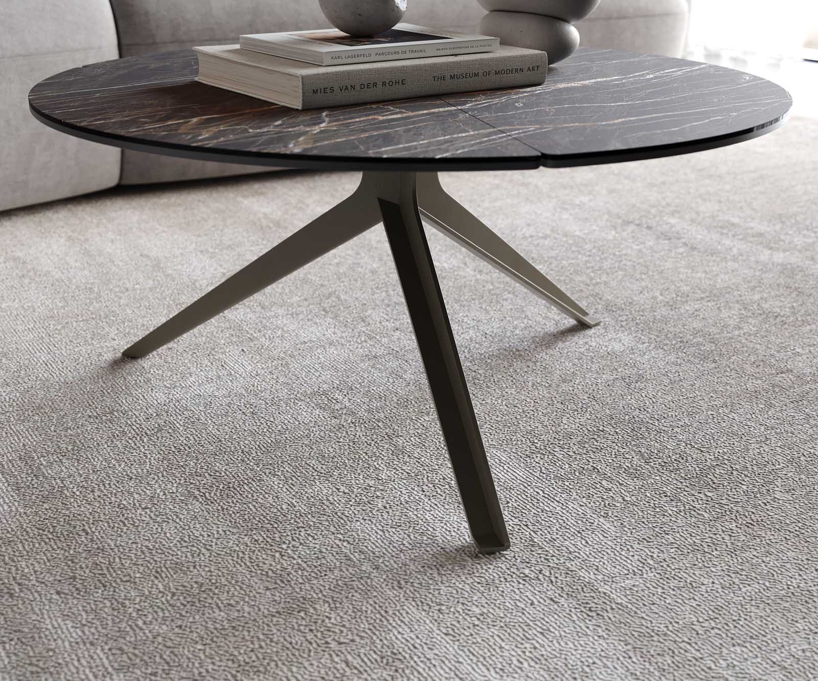 Stolik kawowy Delron 70x70cm ceramika Laminam® Noir Desir brązowy podstawa krzyżowa płaska metal kolor tytanowy 6