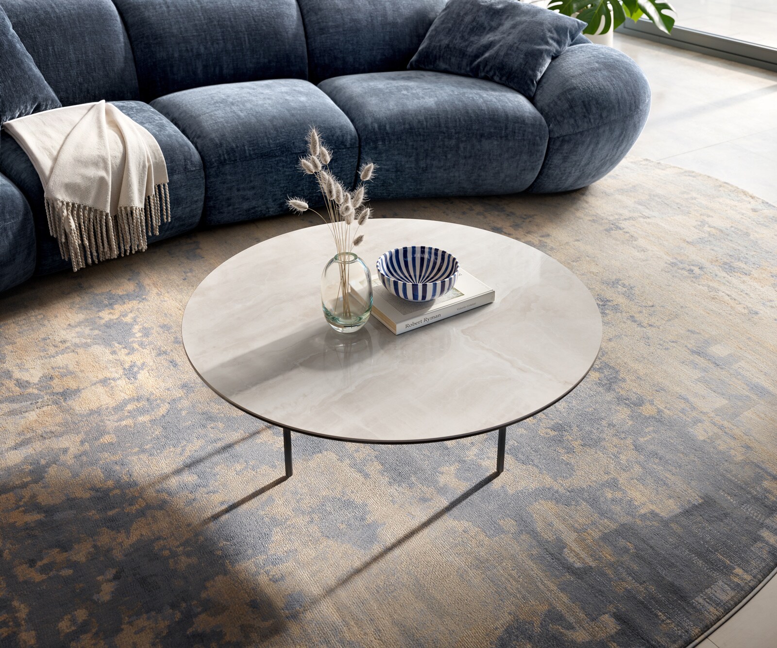 Stolik kawowy Edge okrągły 90x90 cm ceramika Onyx Champagne podstawa Trive metal czarny 4