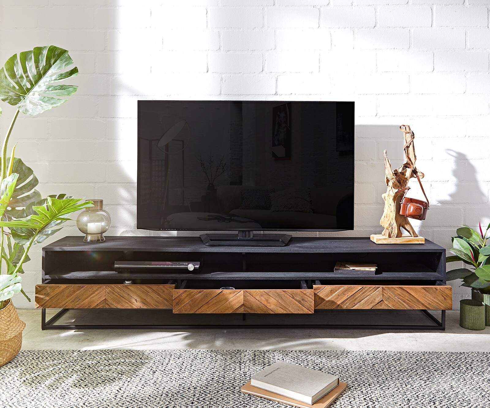 Szafka RTV Famke 200 cm mango drewno tekowe 2 przegrody 3 szuflady 3