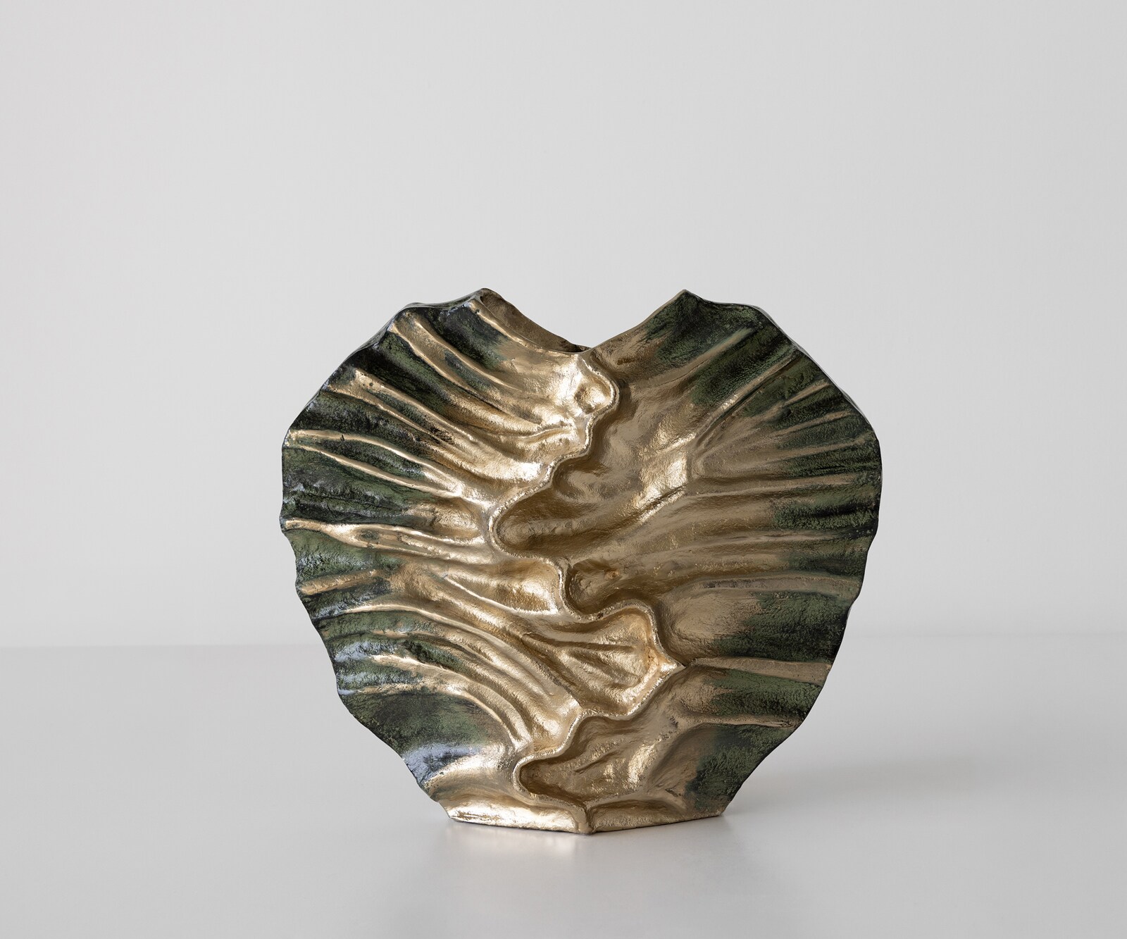 Waza dekoracyjna Nerina dł. 47 x szer. 18 x wys. 42 cm aluminium Verde Antico ręcznie robiona 1