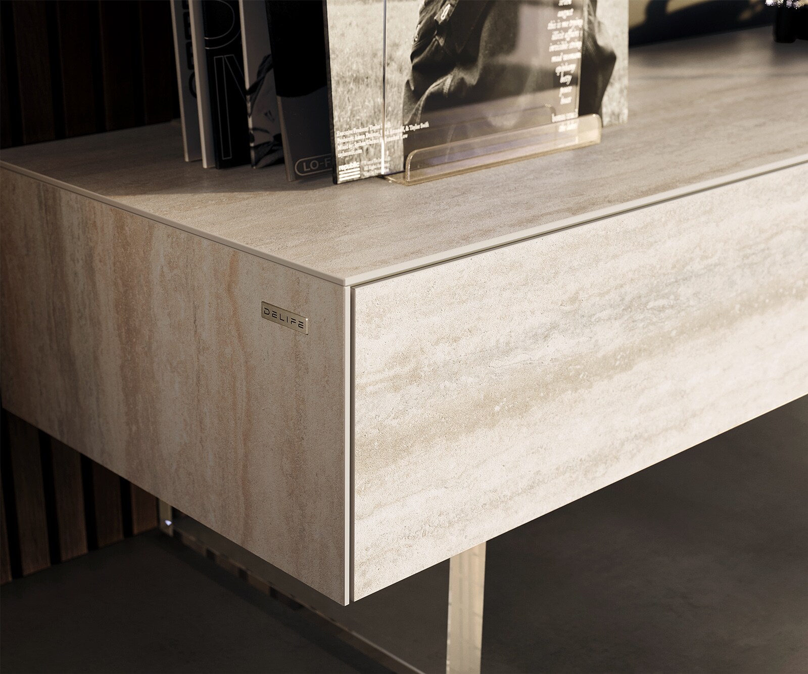 Szafka RTV Cuor 150 cm ceramika Laminam® Travertino Bianco kremowo-biała 1 klapa 1 szuflada nóżki akrylowe 5