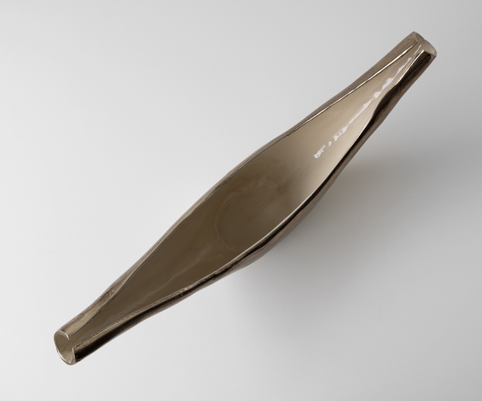 Rzeźba Navira dł. 77 x szer. 17 x wys. 31 cm aluminium Champagner Ivory ręcznie robiona 3