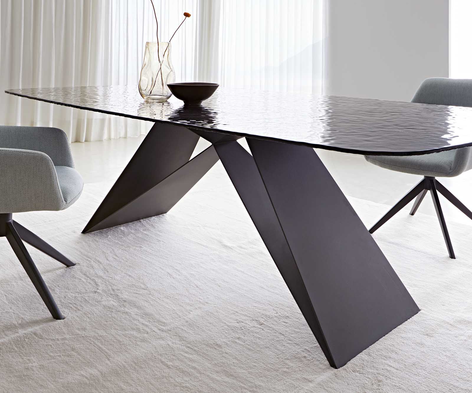 Stół do jadalni Edge kształt beczki 240x120cm szkło reliefowe czarne efekt 3D rama V metal czarna 7