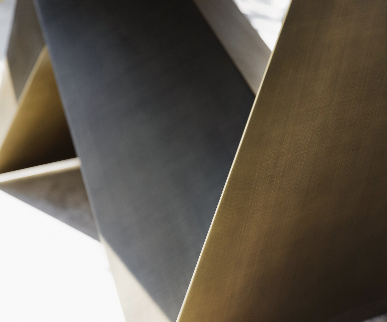 Stół do jadalni Edge 300x100 cm ceramika Laminam® Emperador Extra Lucidato ciemnobrązowa rama Prisma metaliczny złoty 6