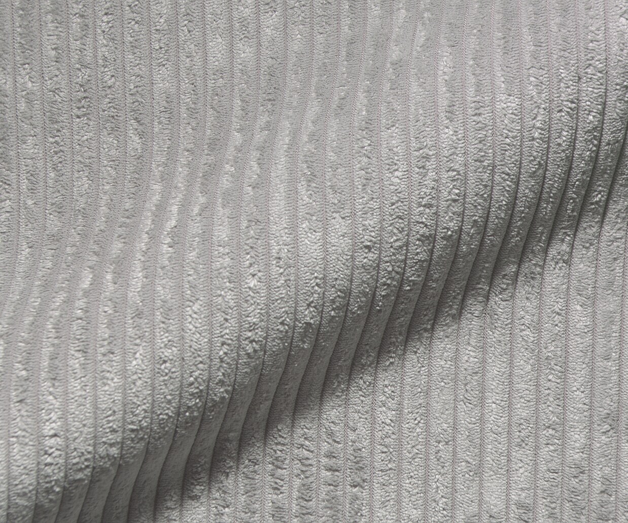Łóżko kontynentalne Dream-Well 120x200 cm sztruks srebrno-szary z materacem ze sprężynami kieszeniowymi i topperem Visco 2