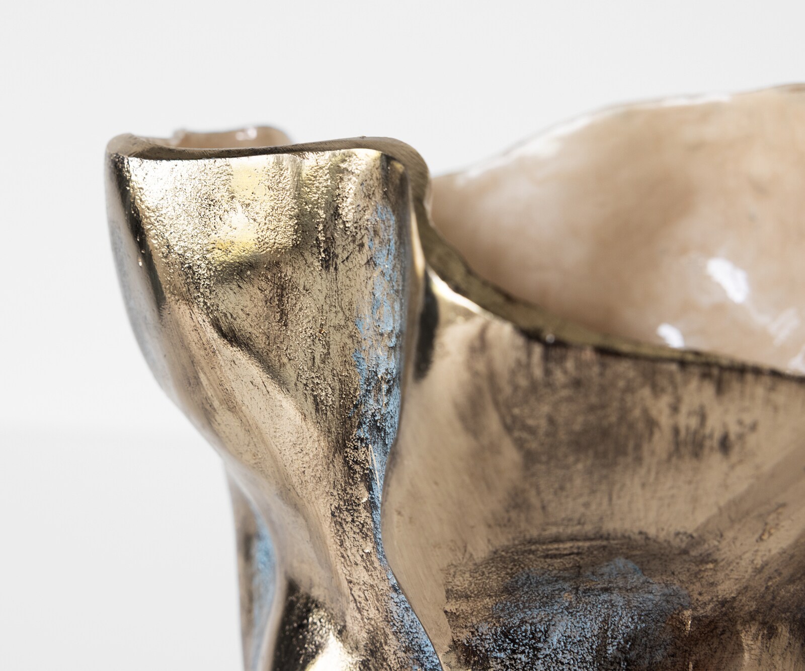 Waza dekoracyjna Mimoro dł. 28 x szer. 24 x wys. 38 cm aluminum Laguna Antica ręcznie robiona 3