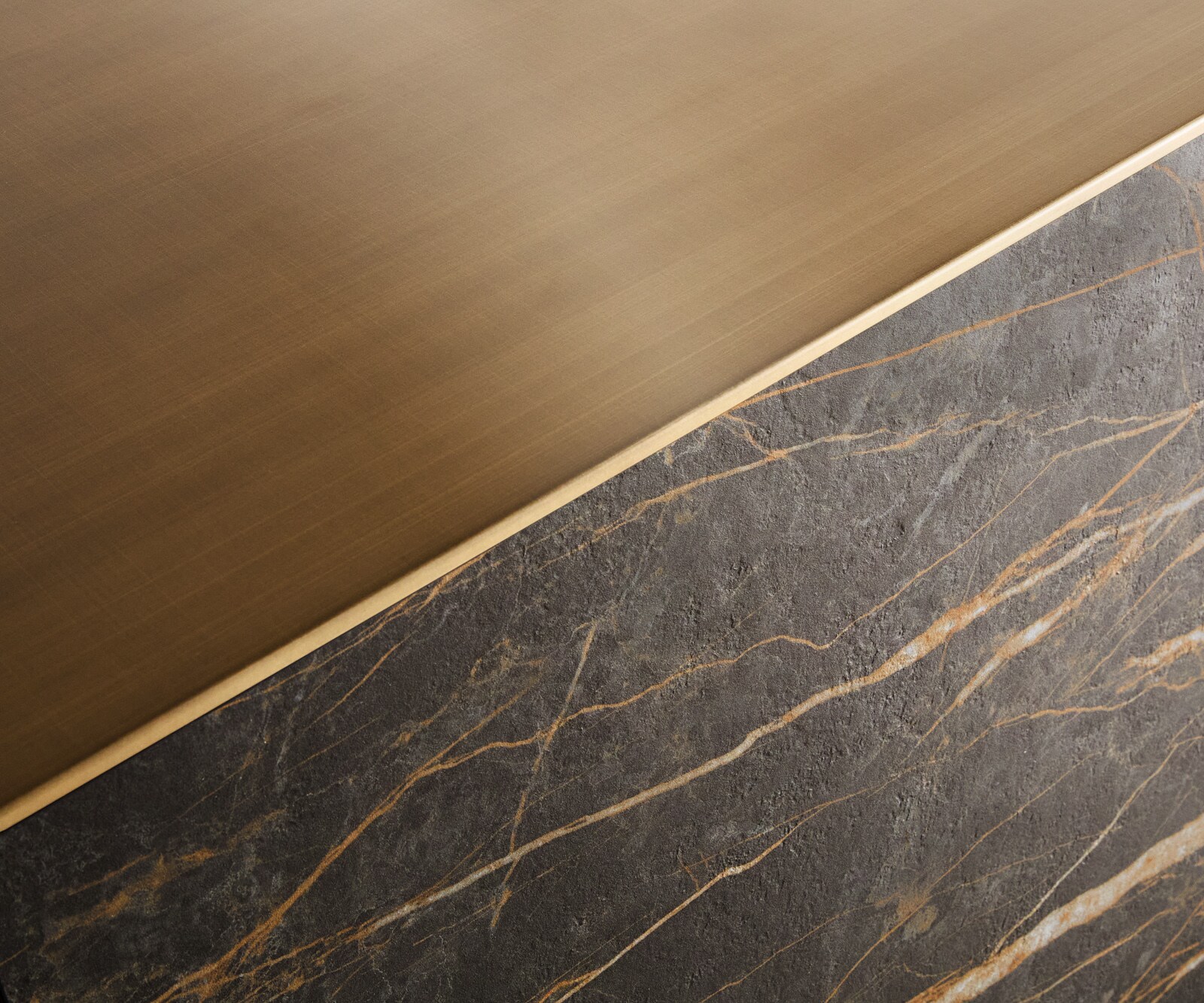 Komoda Yori 200 cm metaliczny złoty 2 drzwi 3 szuflady nóżki akrylowe ceramika Laminam® Noir Desir brązowy 2