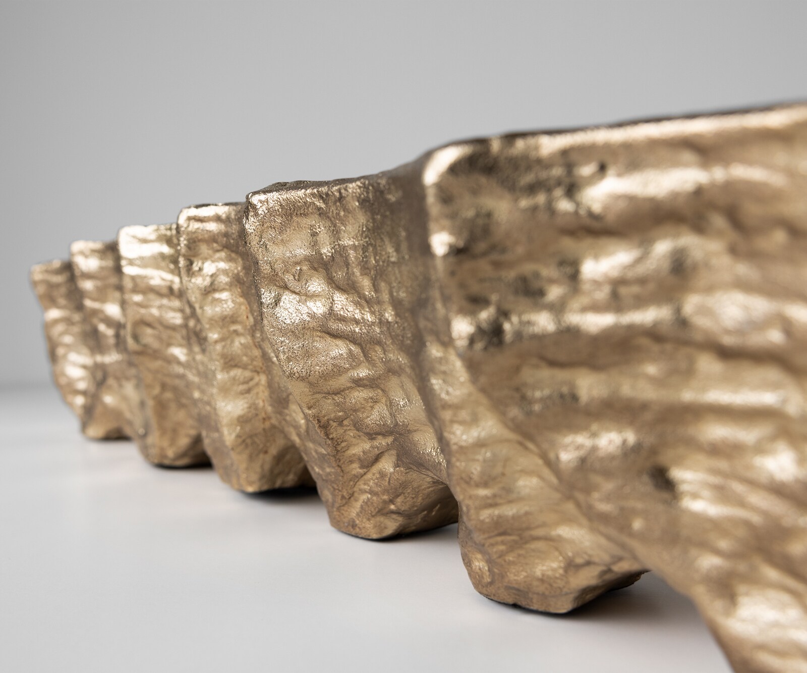 Misa Riffa dł. 100 x szer. 19 x wys. 15 cm aluminium Champagner Ivory ręcznie robiona 5