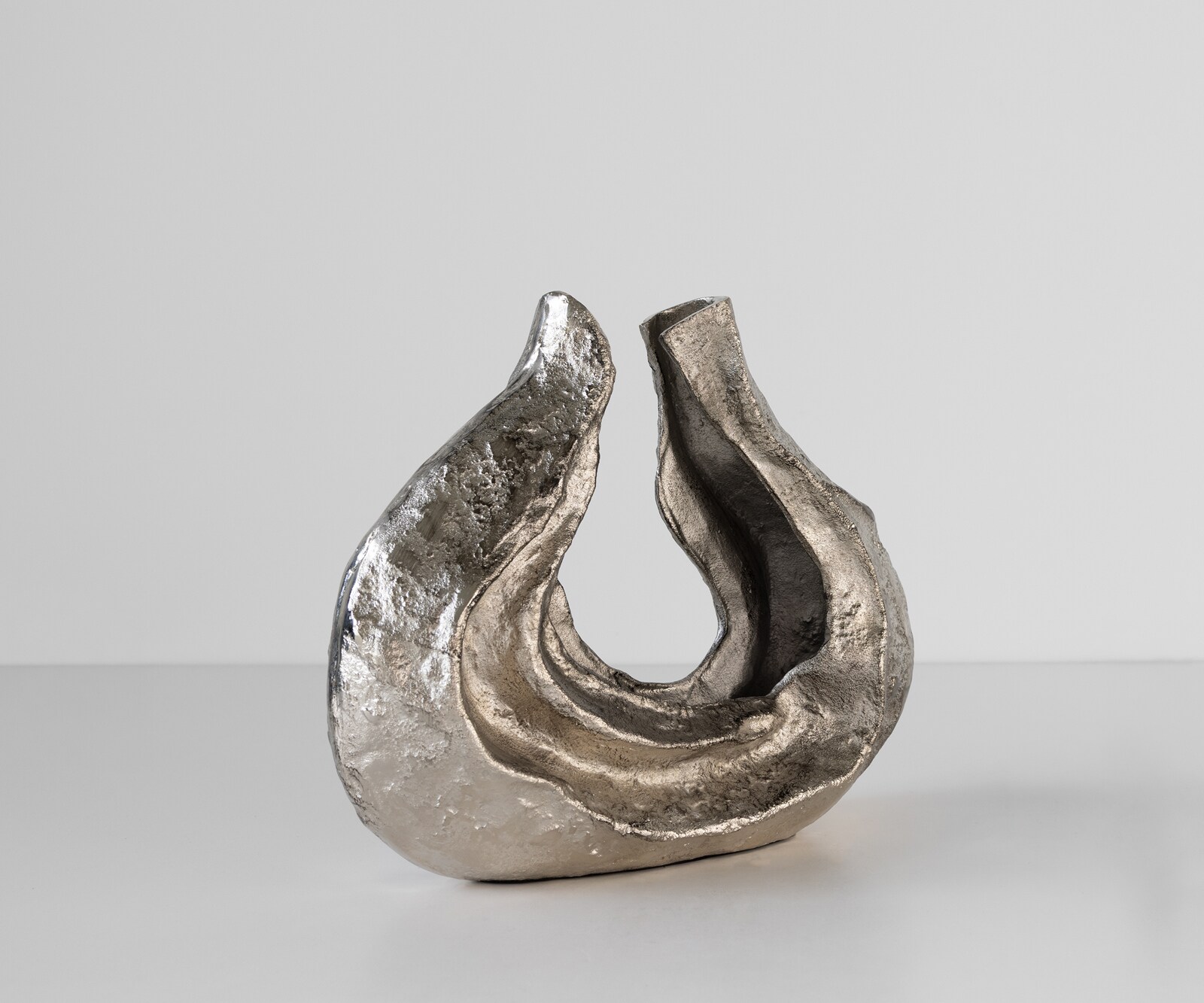 Rzeźba Nexora dł. 40 x szer. 15 x wys. 33 cm aluminium Platin ręcznie robiona 3