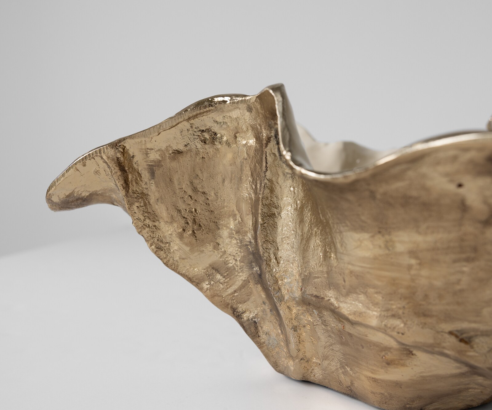 Misa Liora dł. 52 x szer. 51 x wys. 21 cm aluminium Champagner Ivory ręcznie robiona 3