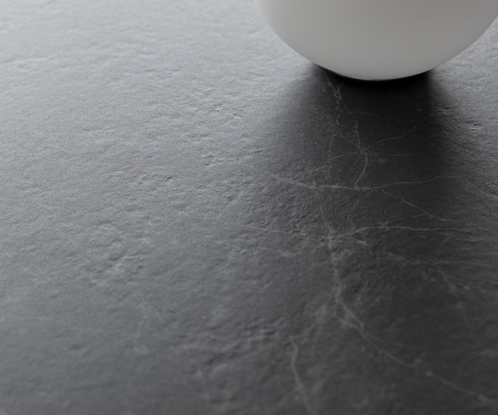Stół do jadalni Edge 300x100cm ceramika Laminam® Nero Greco antracyt rama Infinity metal czarny 3