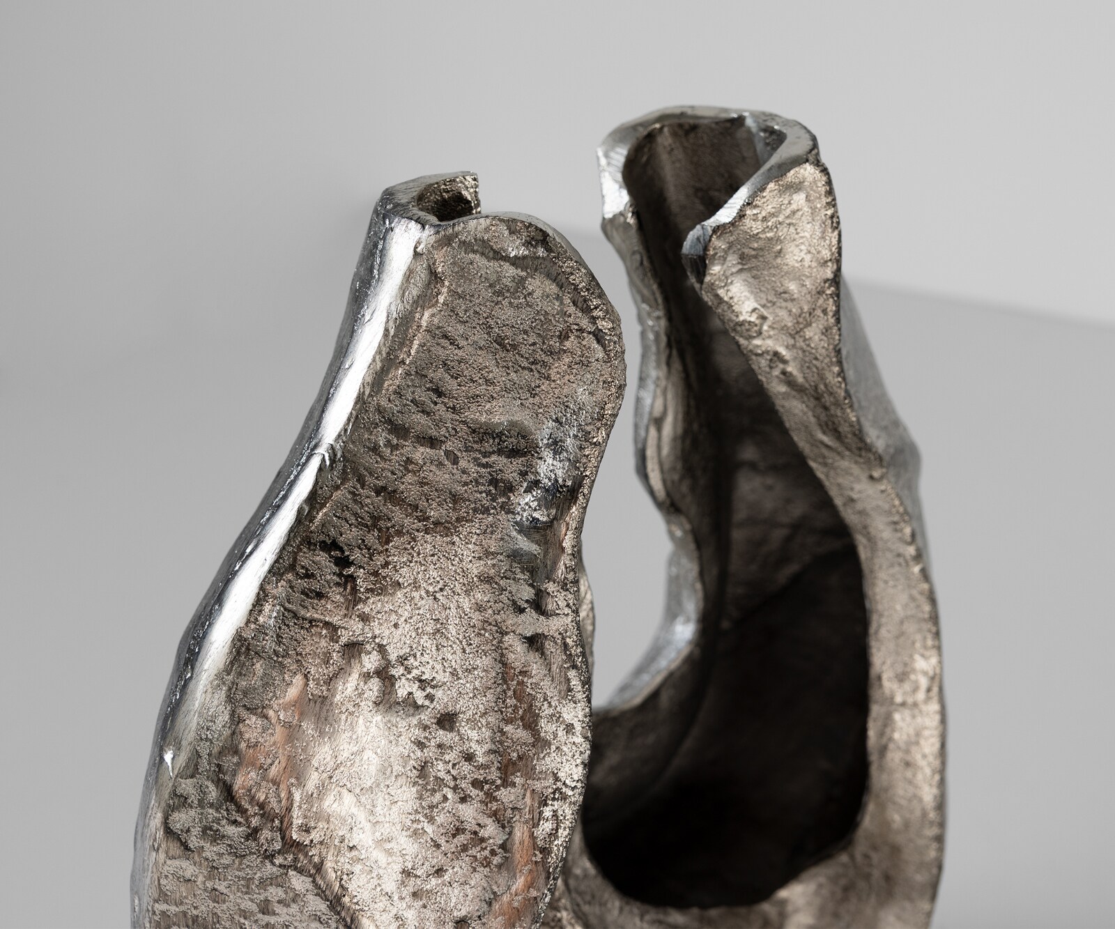 Rzeźba Nexora dł. 34 x szer. 17 x wys. 40 cm aluminium Platin ręcznie robiona 4