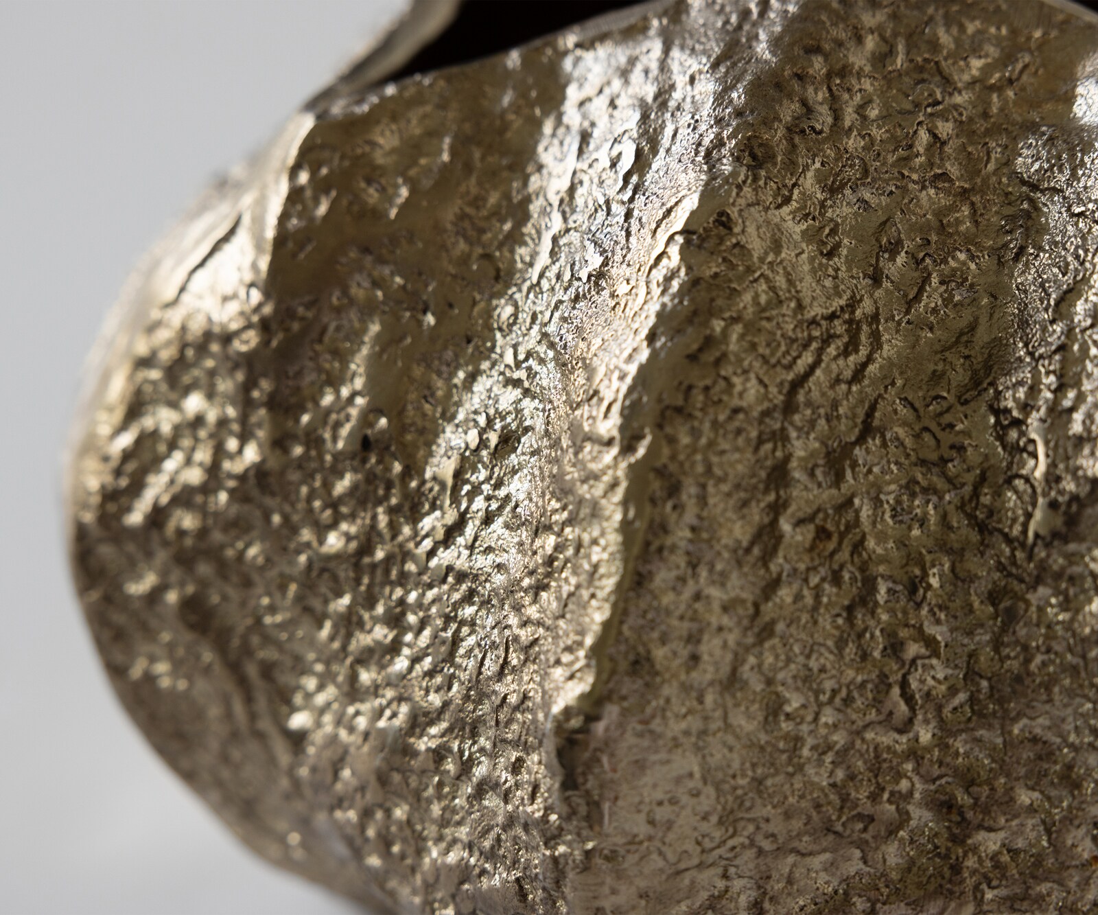 Waza dekoracyjna Cratera dł. 29 x szer. 24 x wys. 19 cm aluminium Champagner ręcznie robiona 3