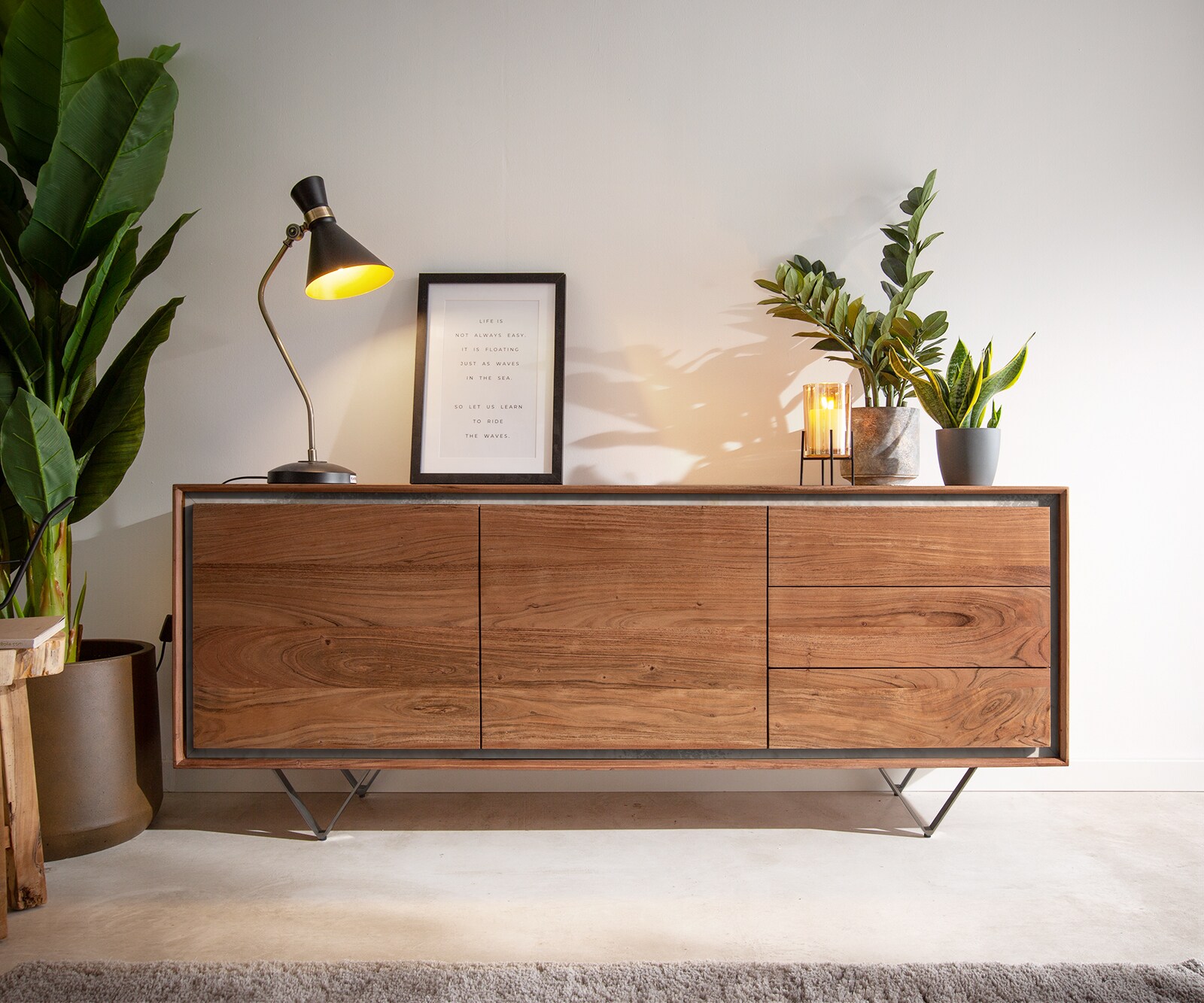 Komoda Stonegrace 175 cm akacja brązowa fornir kamienny 2 drzwi 3 szuflady nóżki V czarne 1